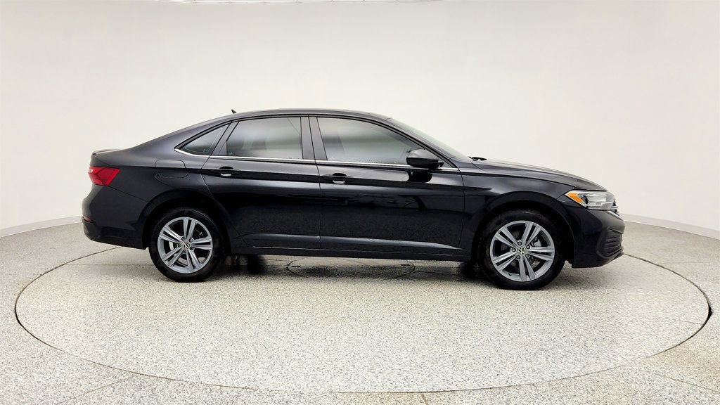 Used 2023 Volkswagen Jetta SE w/ Panoramic Sunroof Package image 4