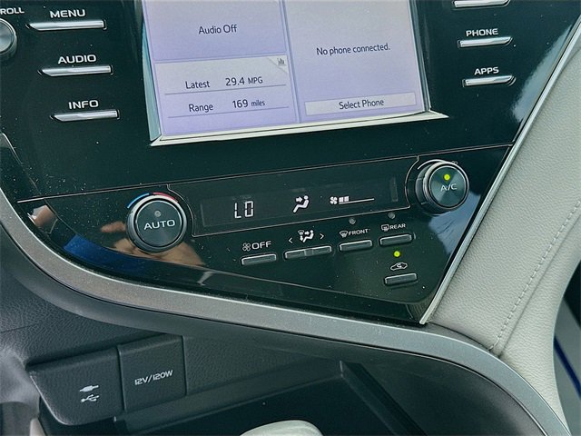 Used 2018 Toyota Camry SE image 14