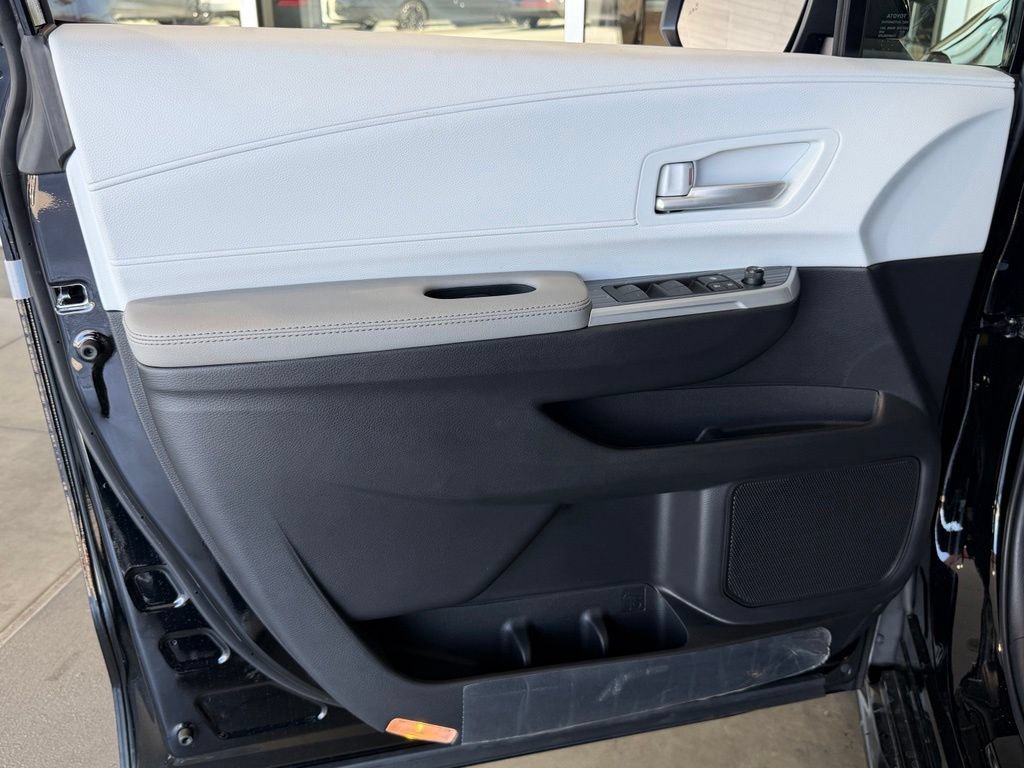 New 2026 Toyota Sienna XLE FWD image 15