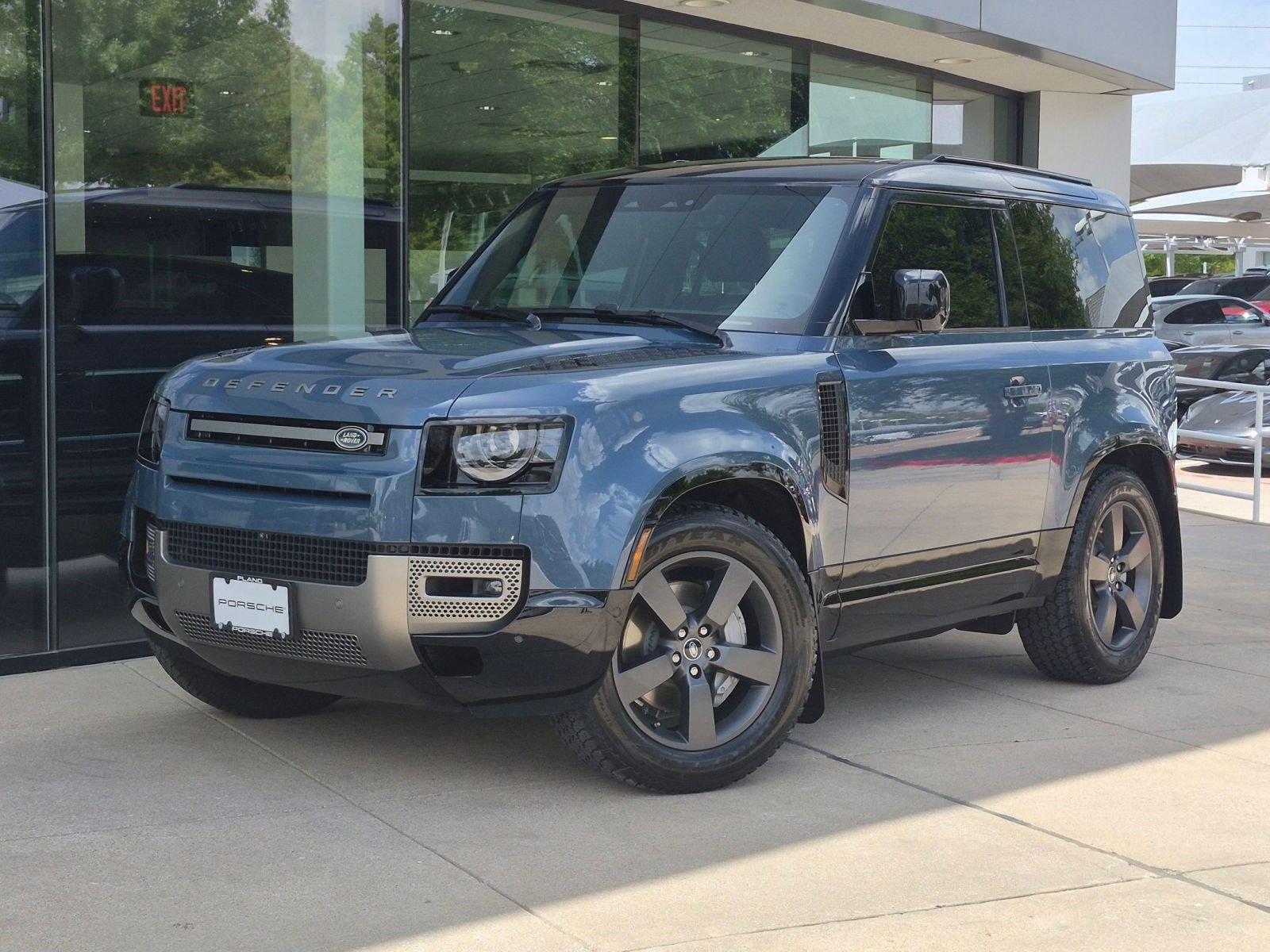 Used 2025 Land Rover Defender 90 X-Dynamic SE AWD/4WD image 1