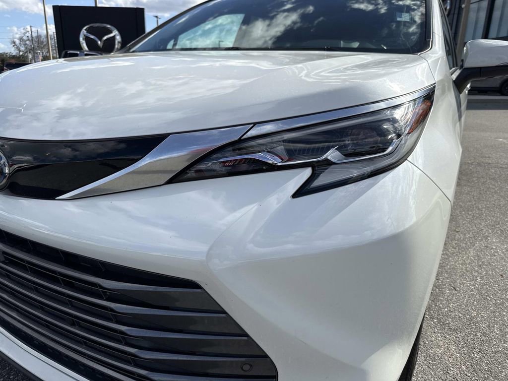 Used 2021 Toyota Sienna Platinum image 10