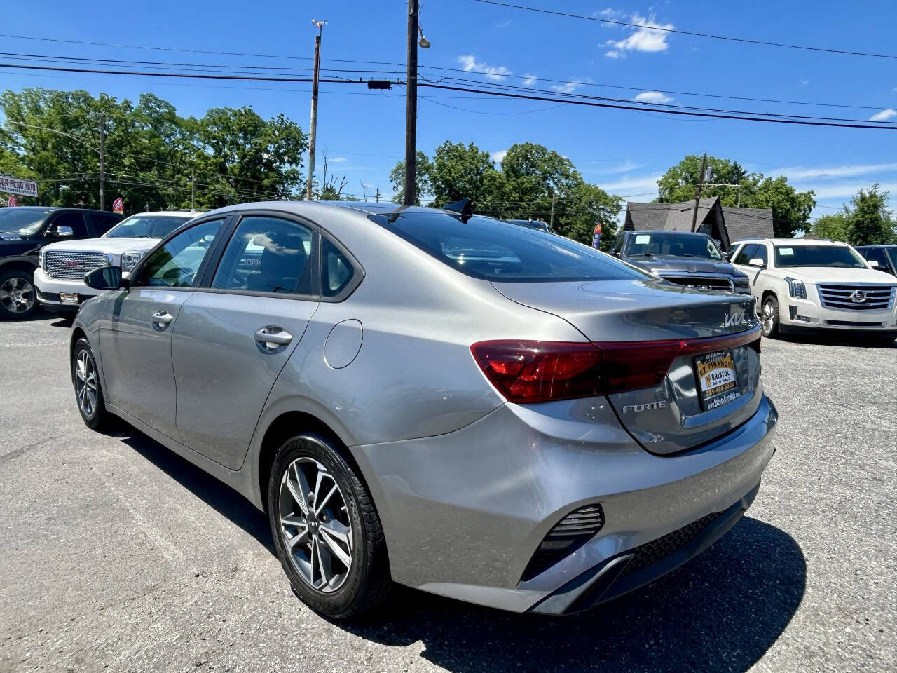 Used 2022 Kia Forte LXS FWD image 3