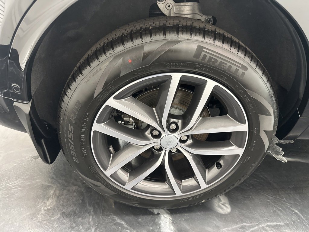 Used 2025 Land Rover Discovery Sport S image 38