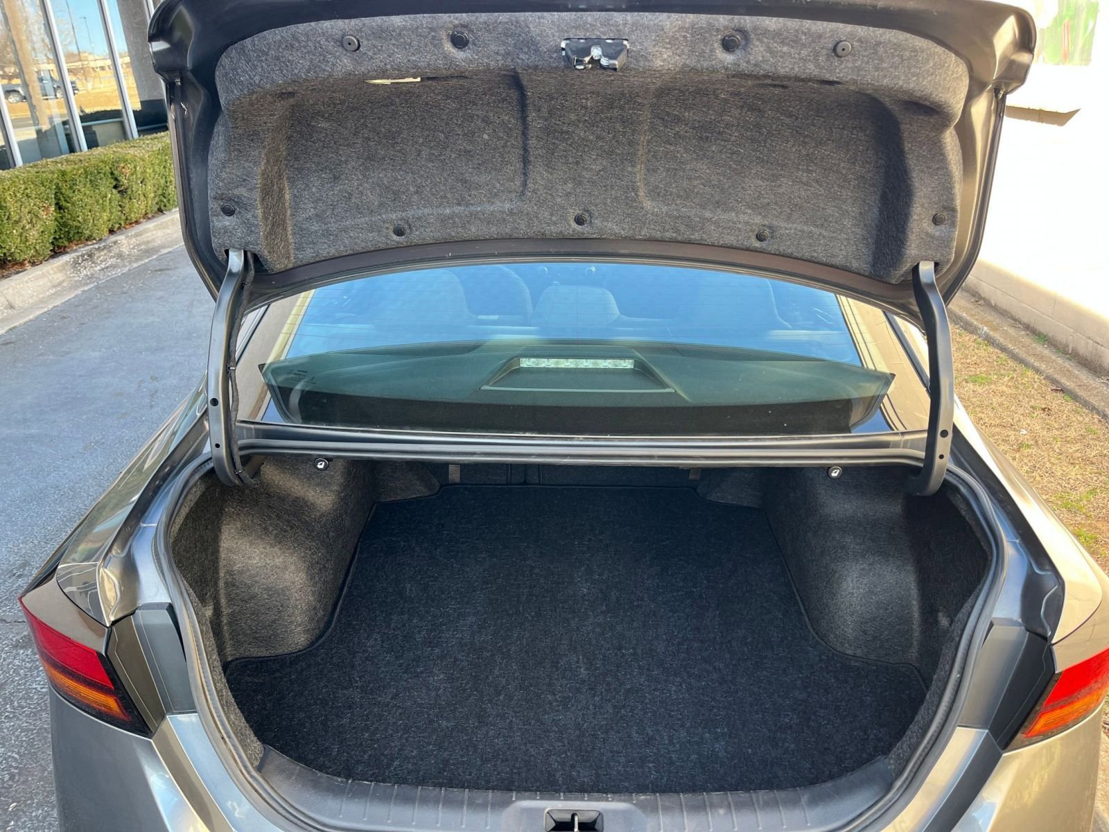 Used 2025 Nissan Altima 2.5 SV image 30