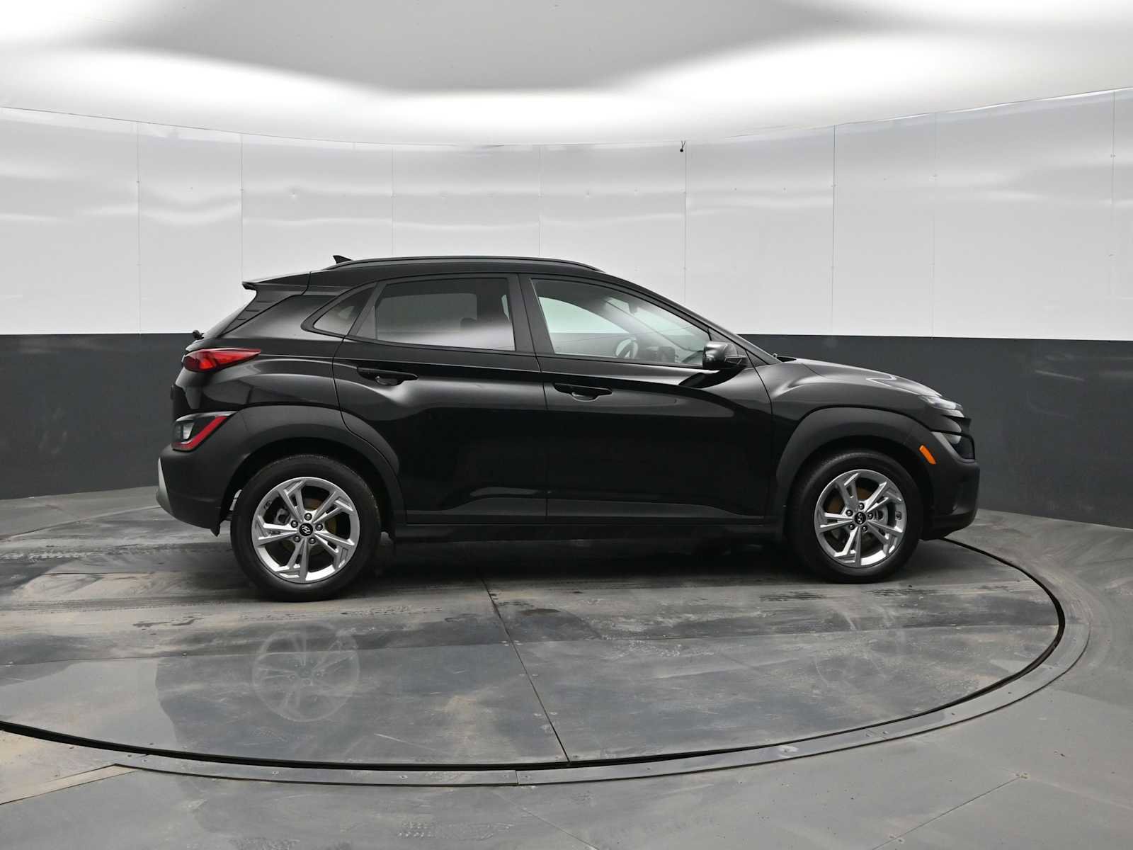 Used 2023 Hyundai Kona SEL image 9