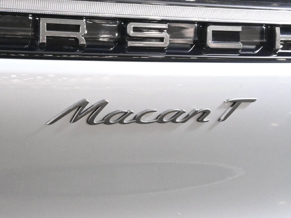 Used 2025 Porsche Macan Turbo AWD/4WD image 44