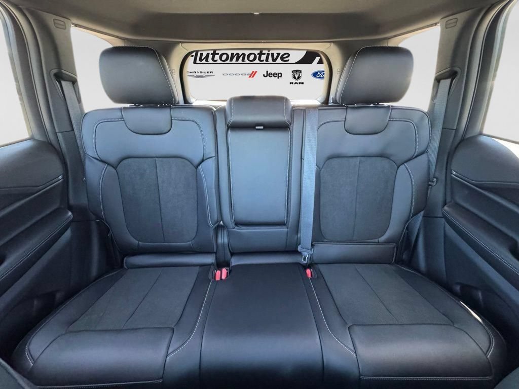New 2025 Jeep Grand Cherokee Altitude AWD/4WD image 15