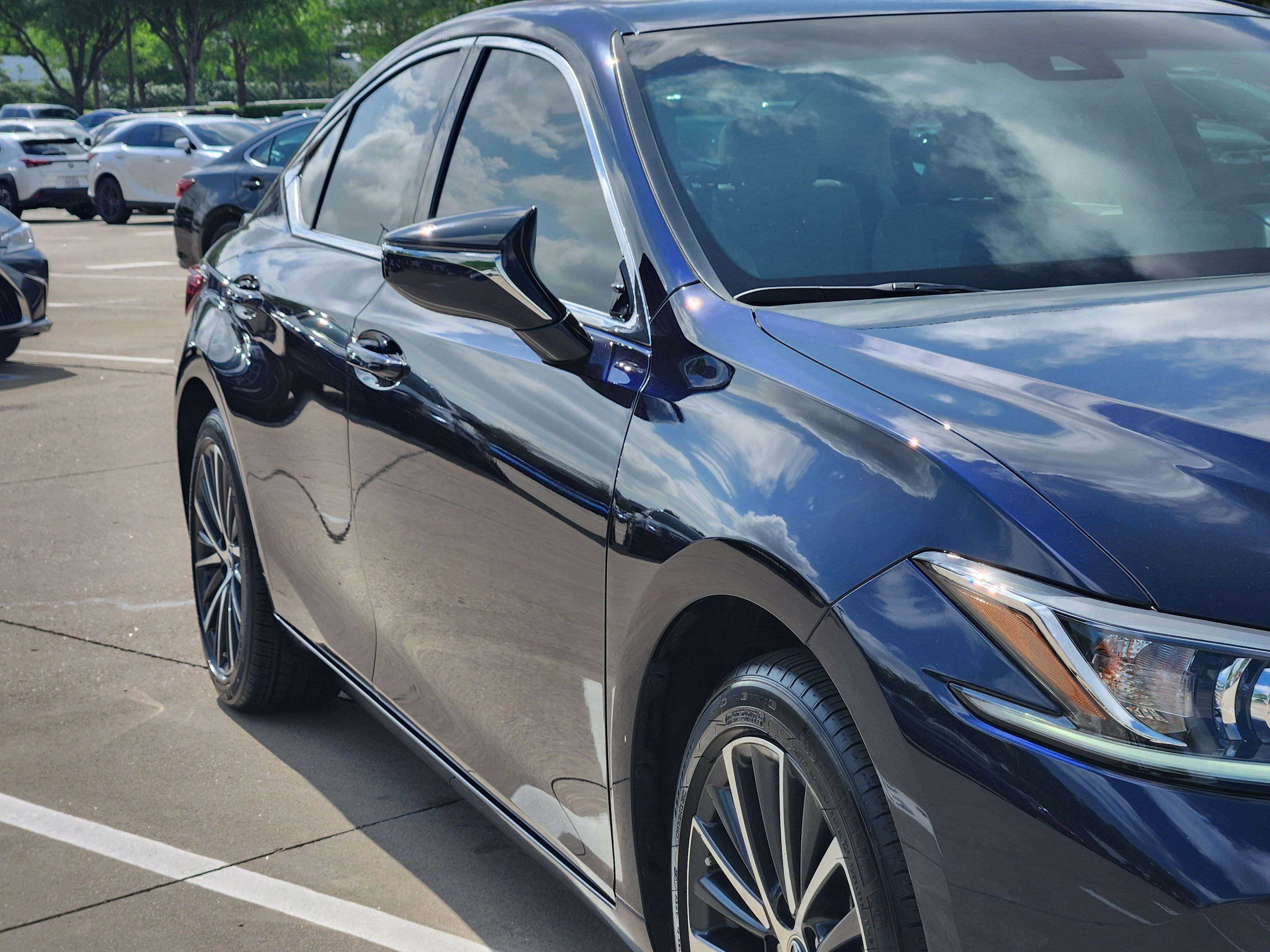 Used 2025 Lexus ES 300h w/ Premium Package image 8