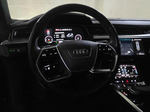 Used 2022 Audi e-tron Premium w/ Convenience Plus Package image 18