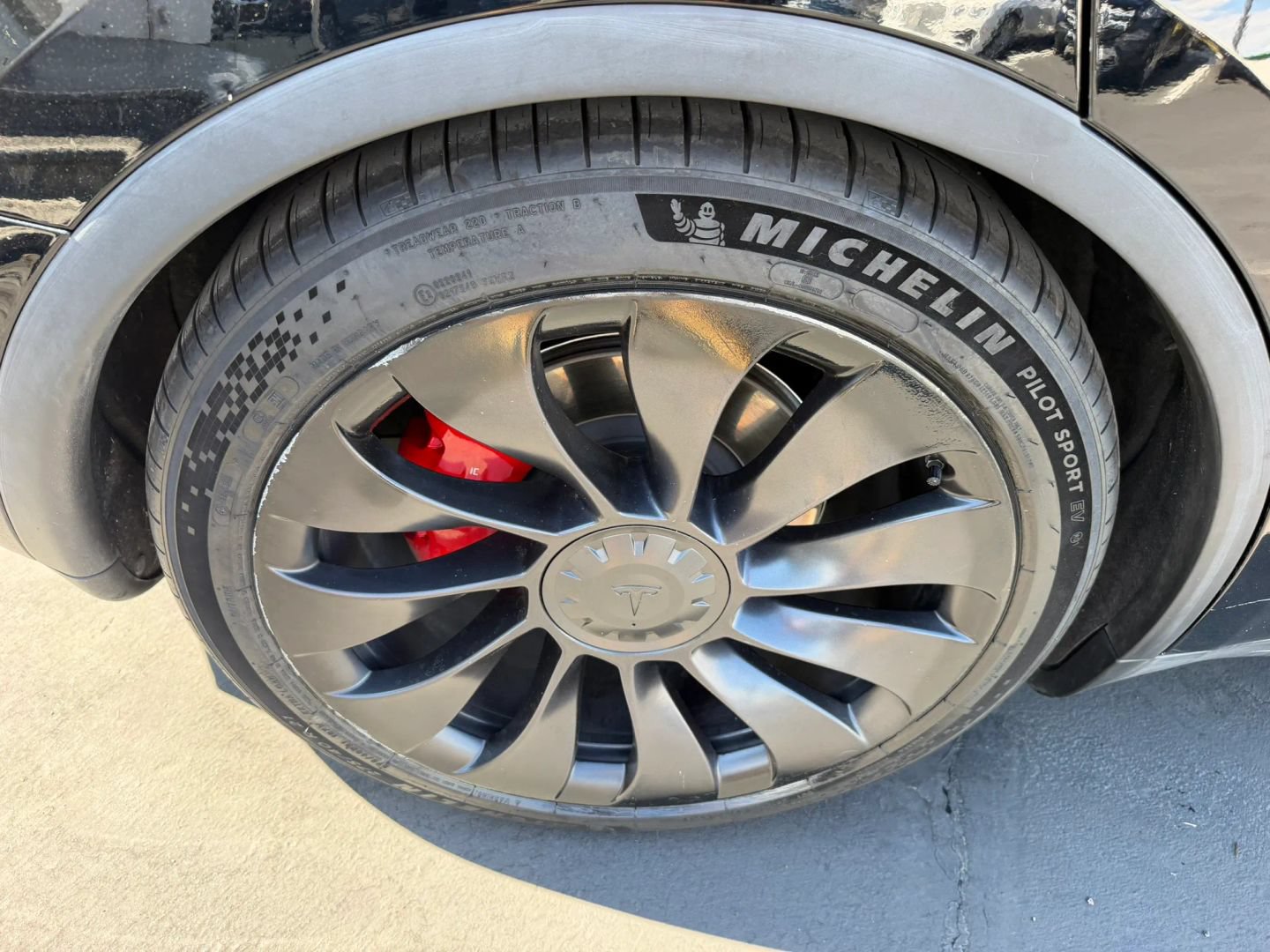 Used 2022 Tesla Model Y Performance AWD/4WD image 32
