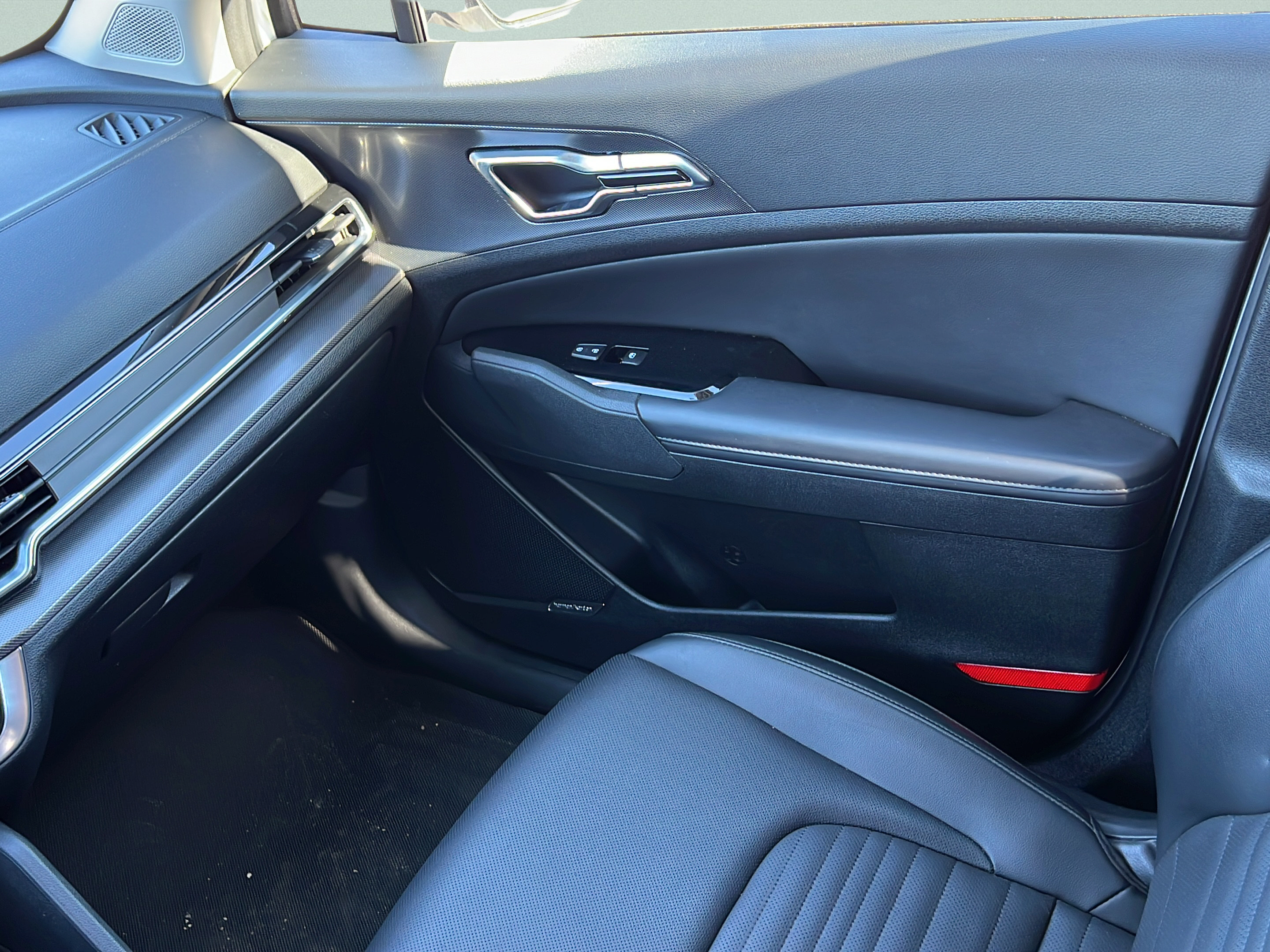 Certified 2025 Kia Sportage SX FWD image 16