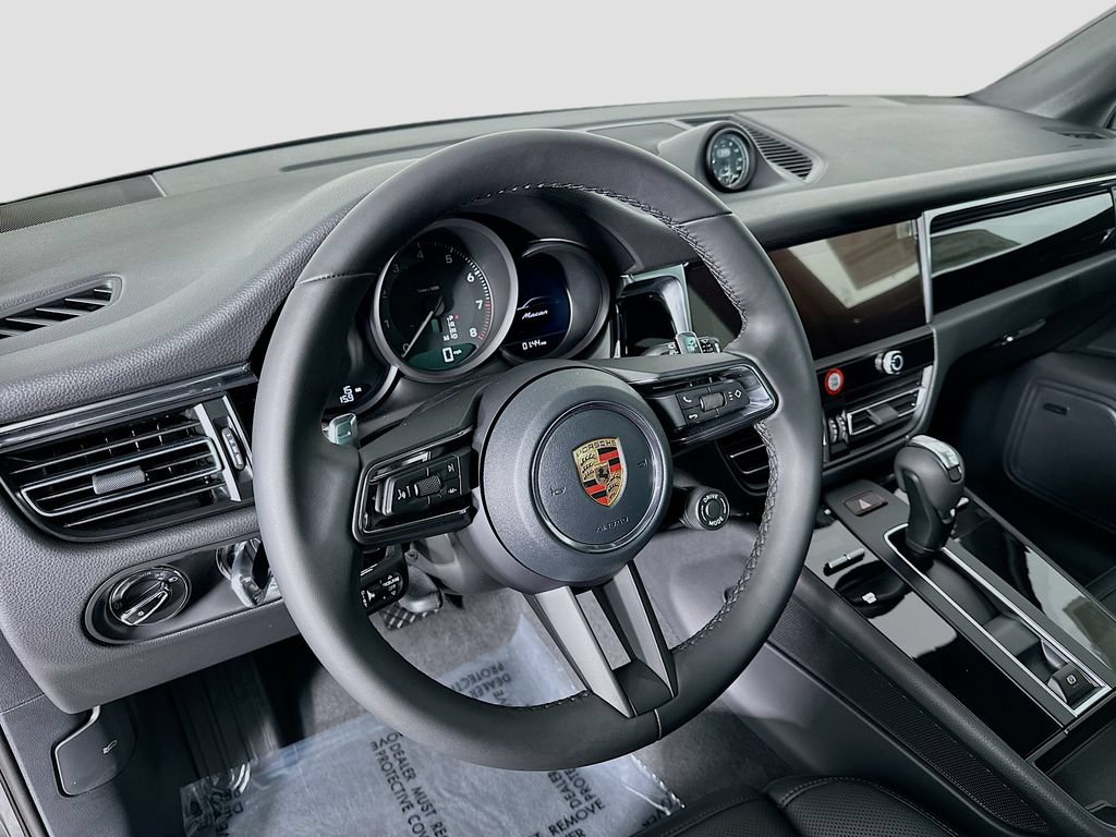 Certified 2026 Porsche Macan AWD/4WD image 12