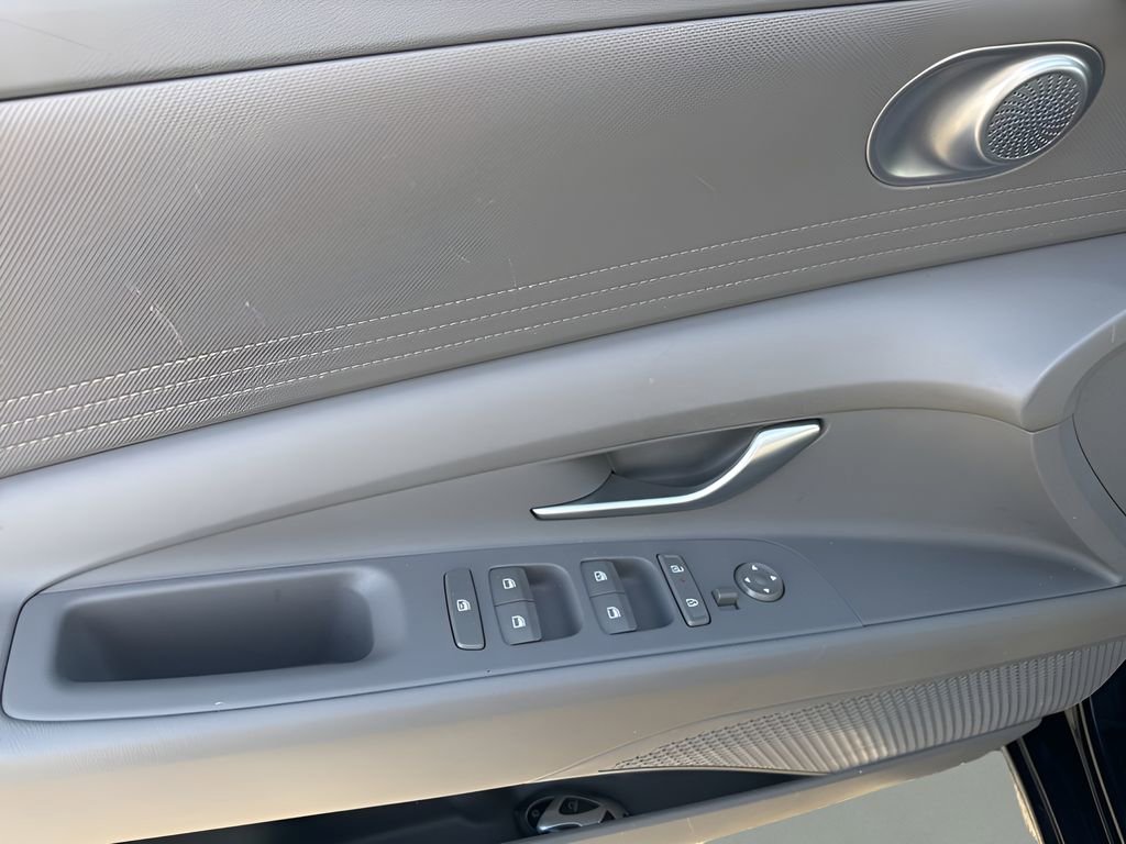 Used 2024 Hyundai Elantra SEL image 24