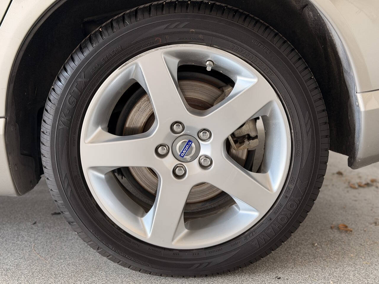 Used 2010 Volvo V70 FWD image 36