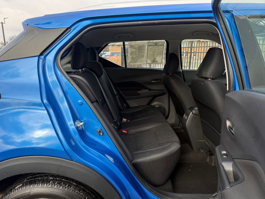 Used 2023 Nissan Kicks SV image 12