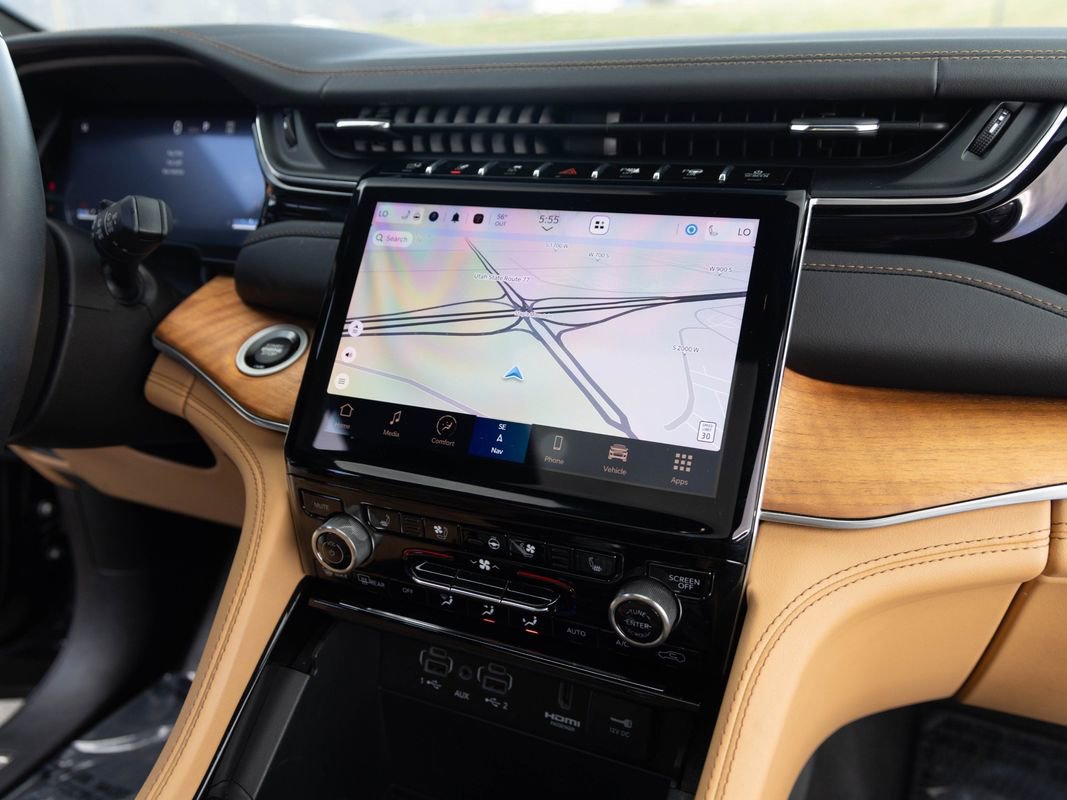 Used 2023 Jeep Grand Cherokee Summit image 23