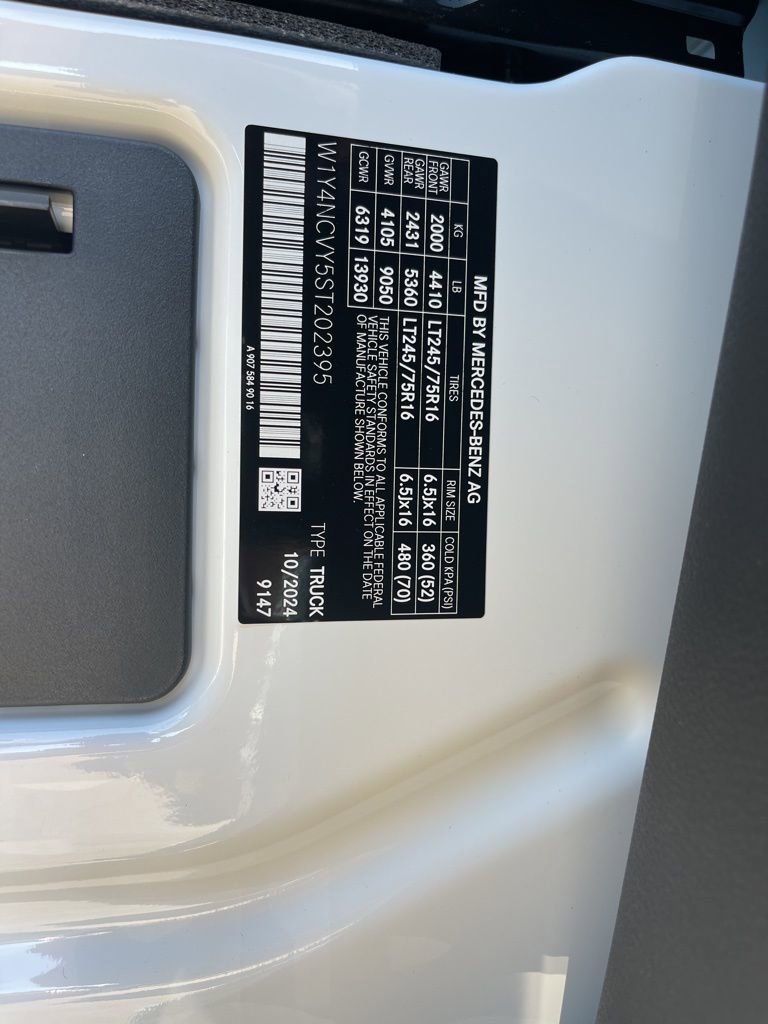 Used 2025 Mercedes-Benz Sprinter 2500 image 30