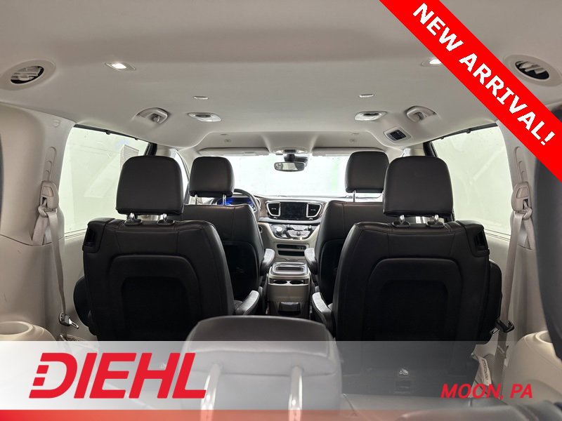 Used 2019 Chrysler Pacifica Touring-L w/ Advanced Safetytec Group image 10