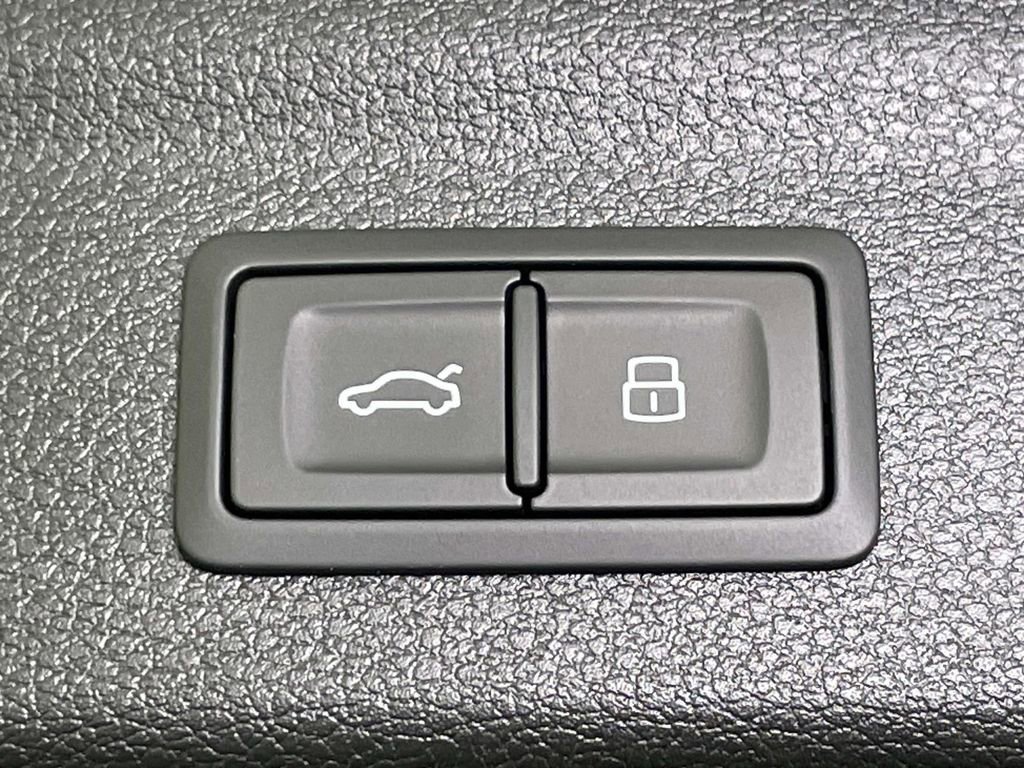 New 2025 Audi Q3 2.0T Premium image 21