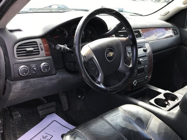Used 2012 Chevrolet Suburban LT w/ Luxury Package AWD/4WD image 5