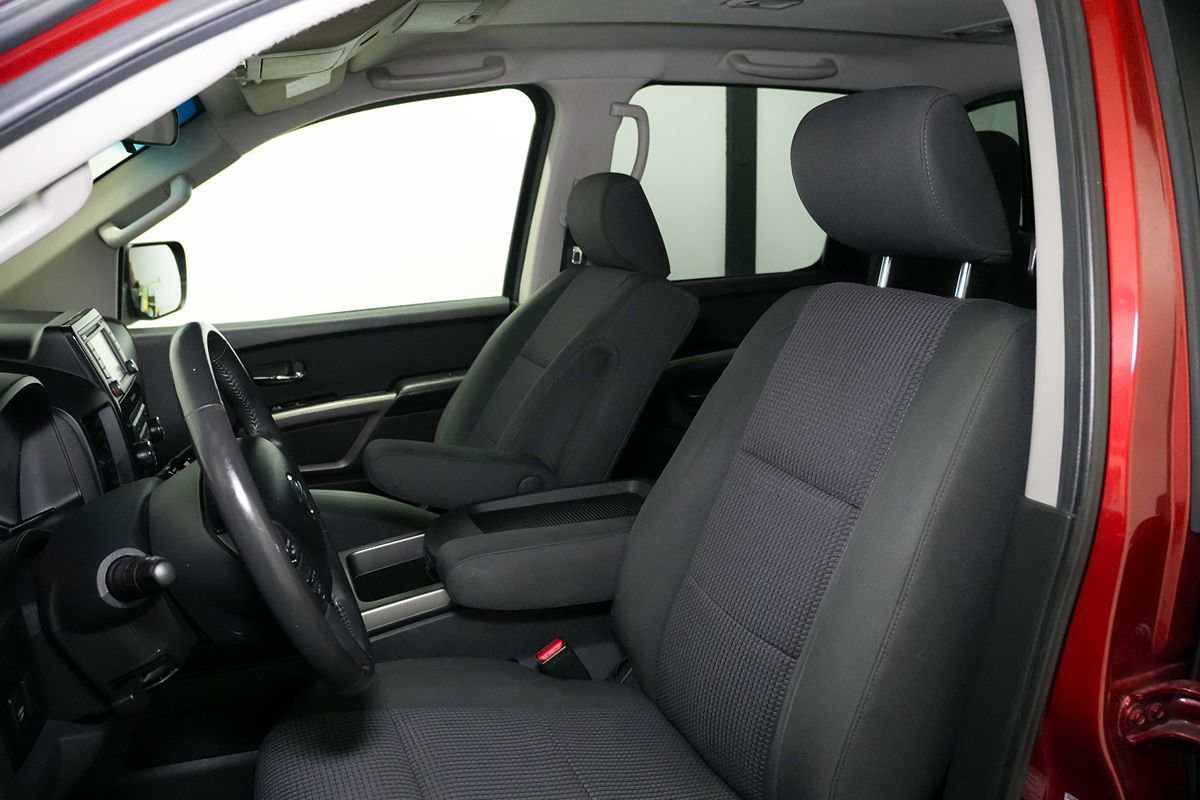 Used 2015 Nissan Titan SV RWD image 12