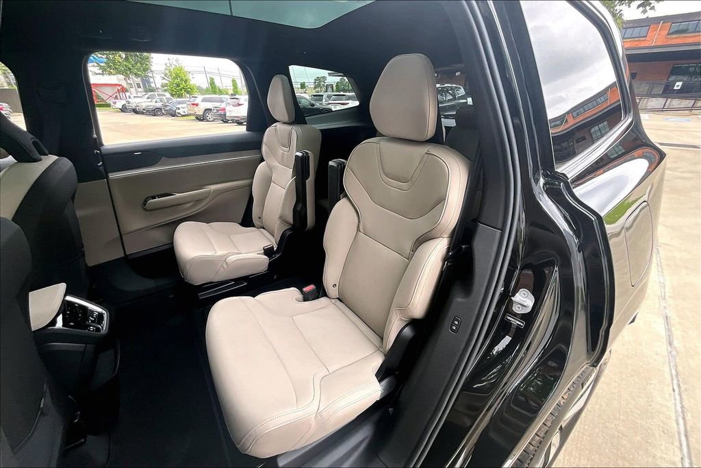 New 2026 Volvo EX90 Plus AWD/4WD image 29