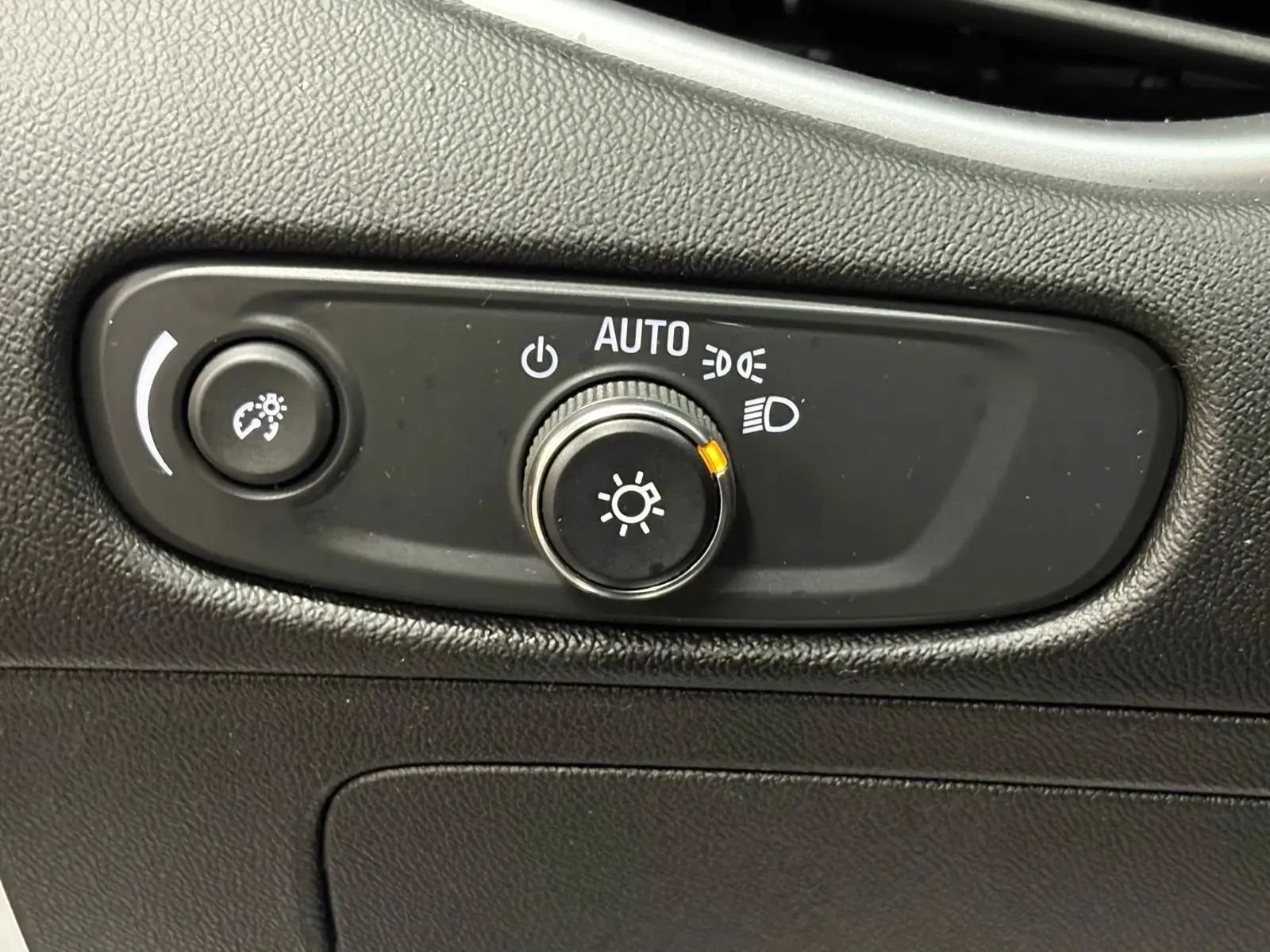 Used 2023 Chevrolet Malibu RS FWD image 29