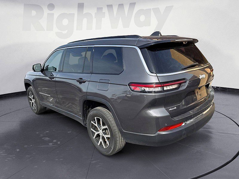 Used 2024 Jeep Grand Cherokee L Limited w/ Luxury Tech Group II image 3