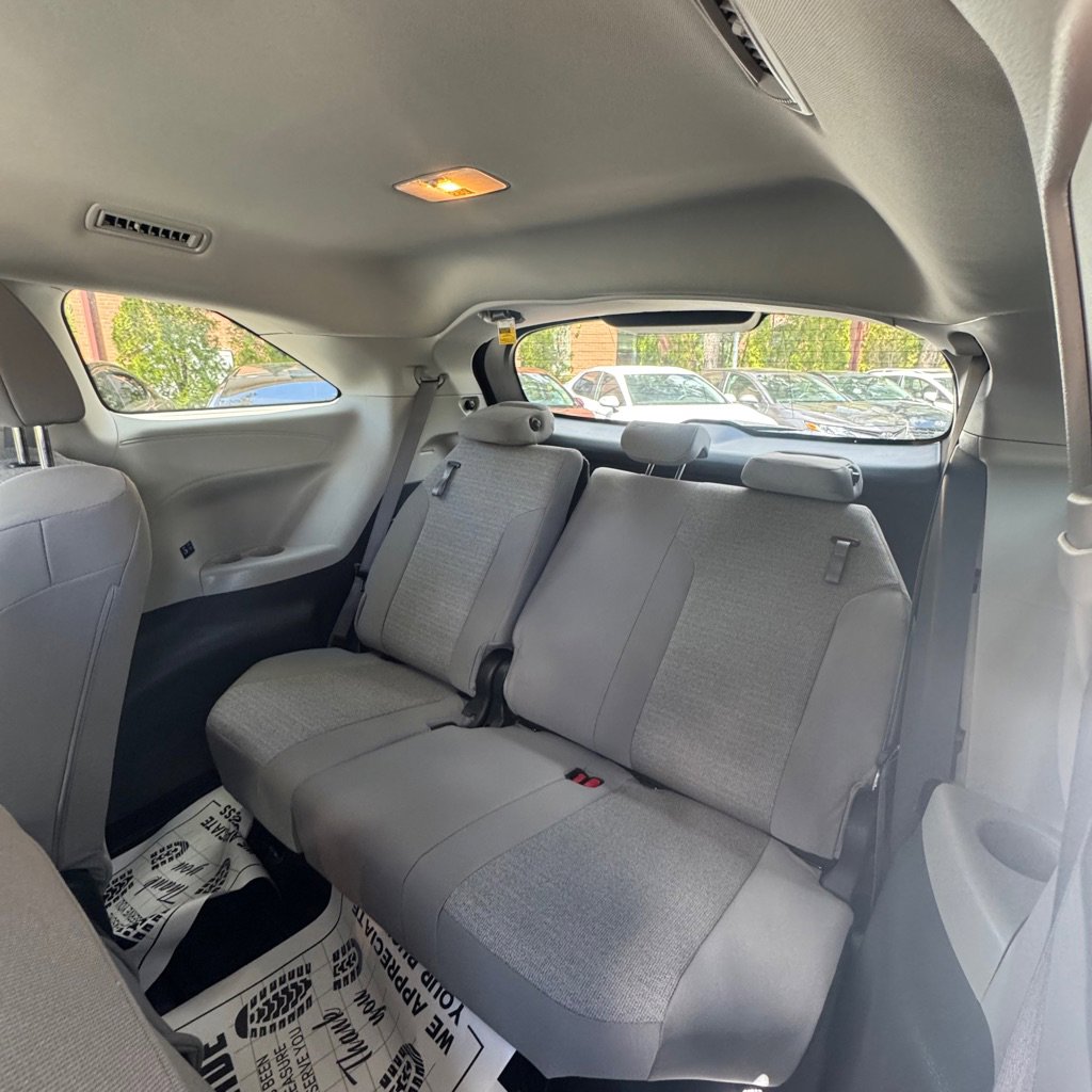 Used 2022 Toyota Sienna LE AWD/4WD image 11