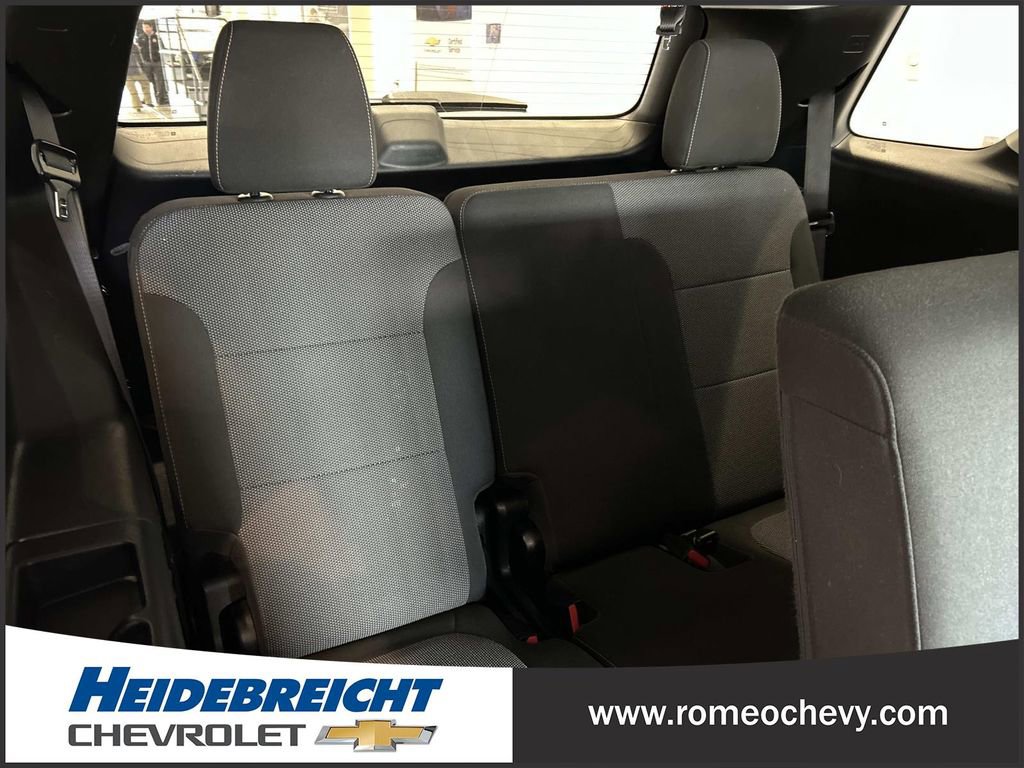 Used 2021 Chevrolet Traverse LS FWD image 32