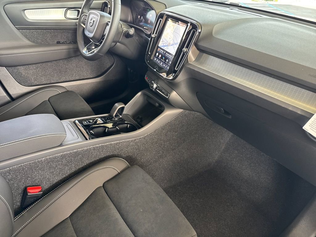 New 2026 Volvo XC40 B5 Ultra w/ Climate Package image 15