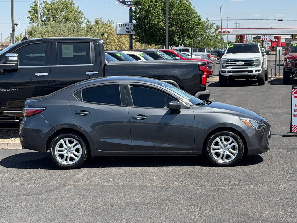 Used 2017 Toyota Yaris iA FWD image 3