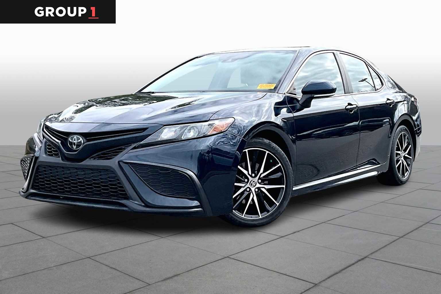 Certified 2021 Toyota Camry SE w/ Convenience Package image 1