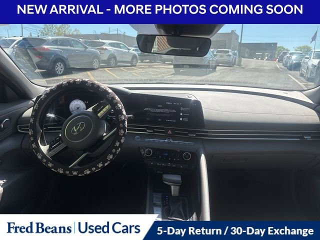 Used 2023 Hyundai Elantra SEL w/ Convenience Package FWD image 12