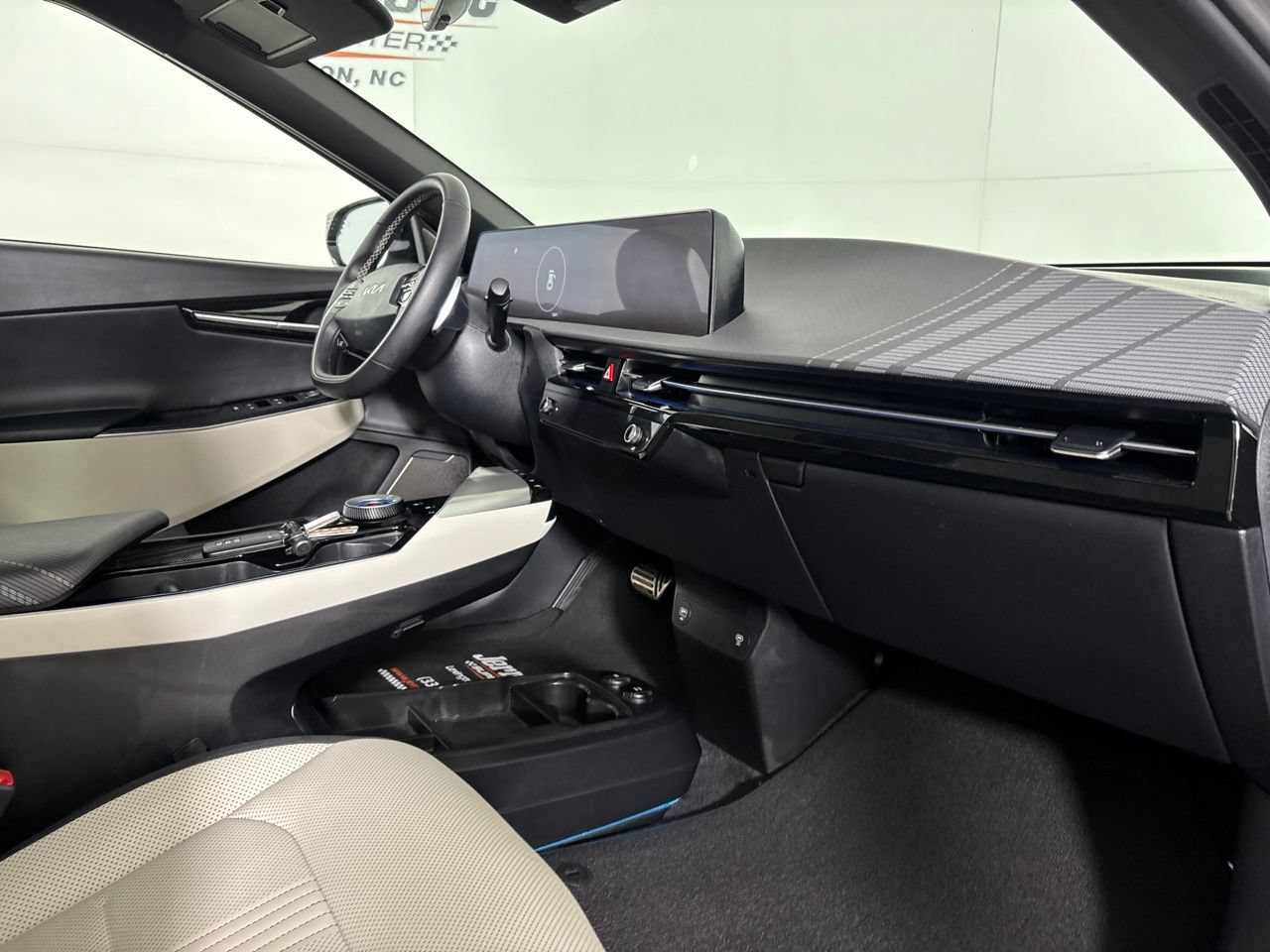 Used 2024 Kia EV6 GT-Line w/ GT-Line White Seat Package RWD image 30