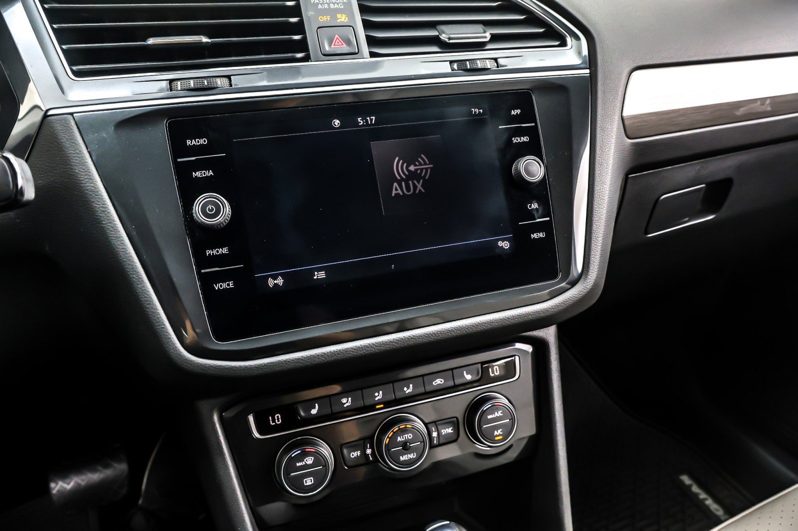 Used 2020 Volkswagen Tiguan SE image 20