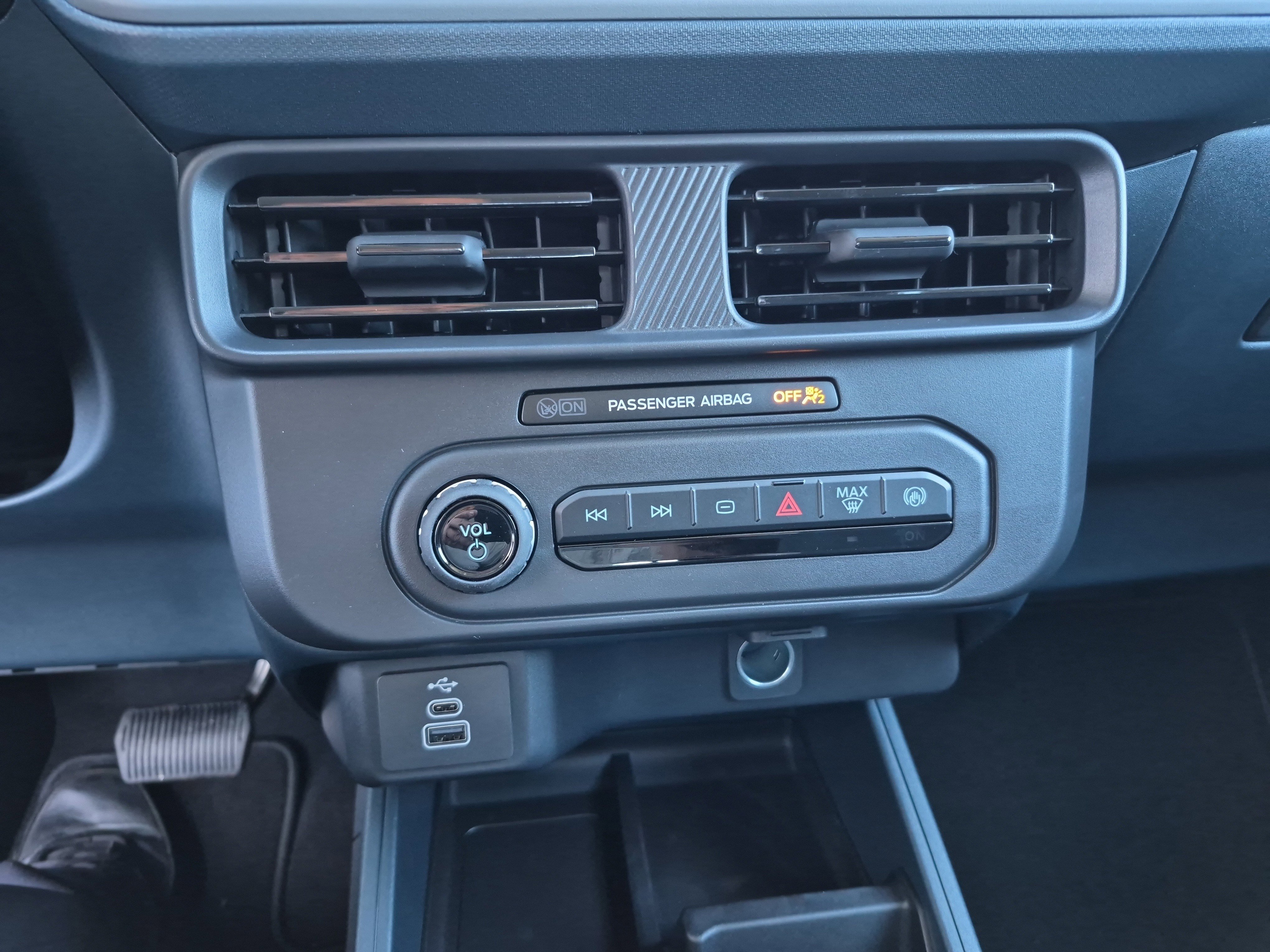 New 2025 Ford Maverick XL image 28