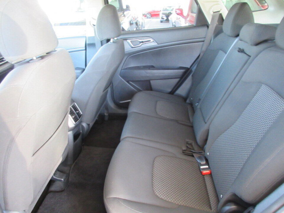Used 2024 Kia Sportage LX image 20