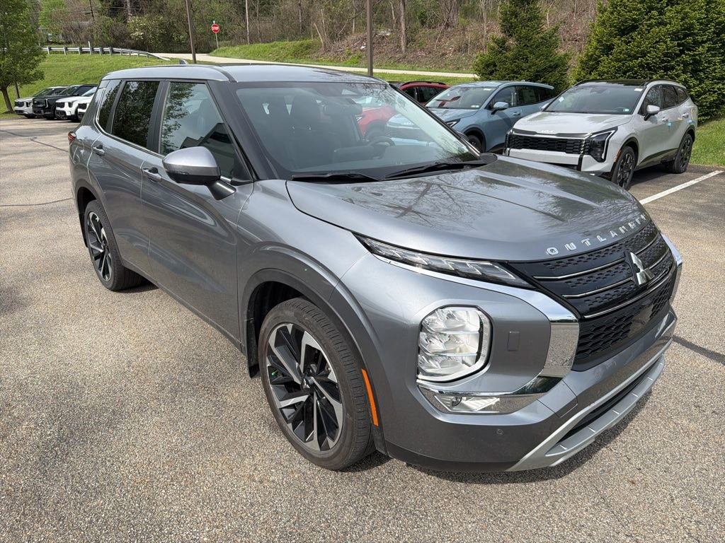 Used 2024 Mitsubishi Outlander SE AWD/4WD image 1