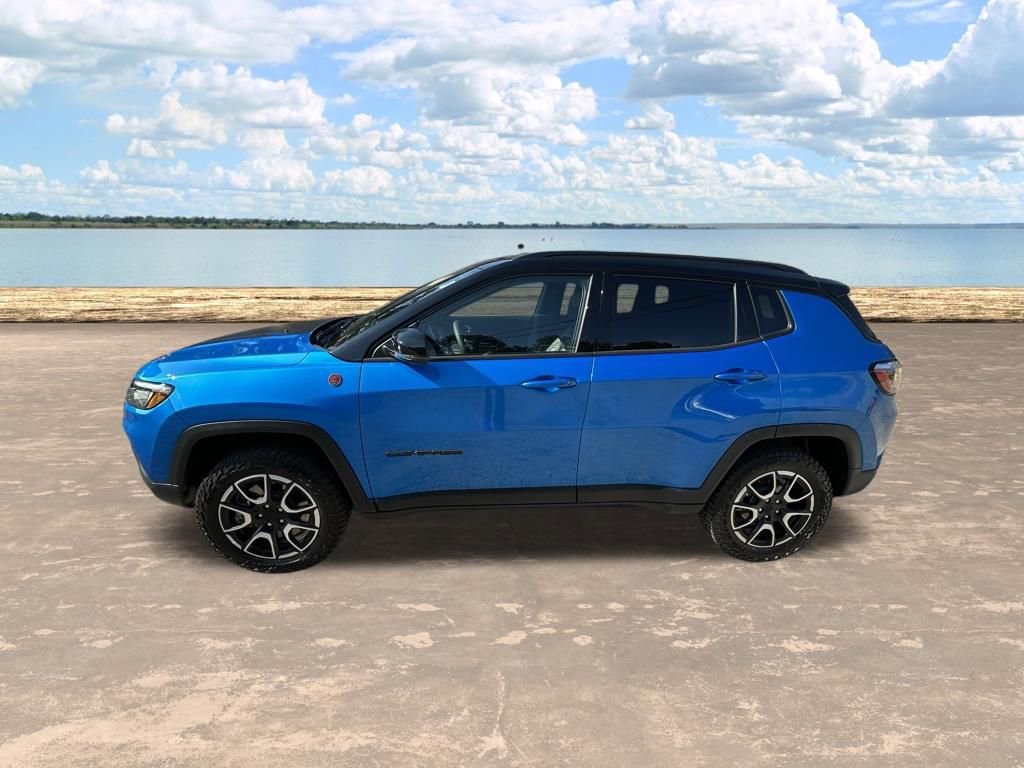 Used 2024 Jeep Compass Trailhawk image 11