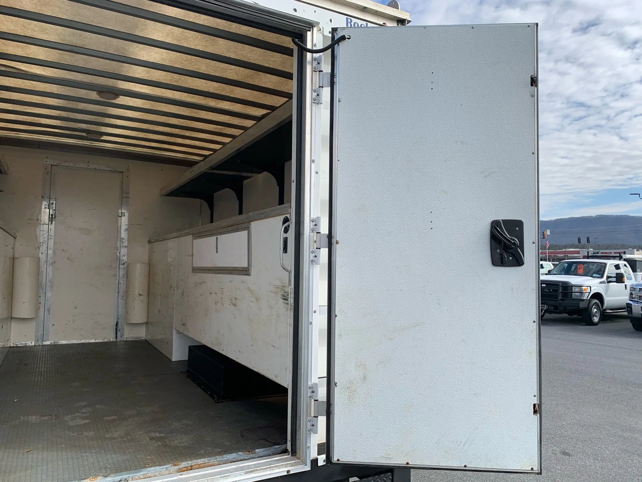 Used 2019 Ford E-450 and Econoline 450 Super Duty w/ Power Windows & Locks Group image 30