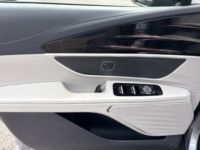 New 2026 Lincoln Nautilus Premier AWD/4WD image 18