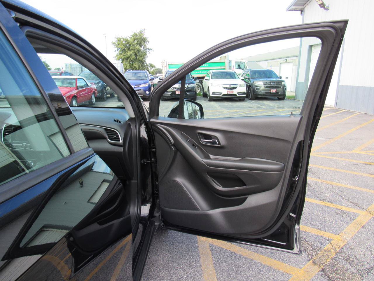 Used 2021 Chevrolet Trax LS w/ Tint and Cruise Package FWD image 27
