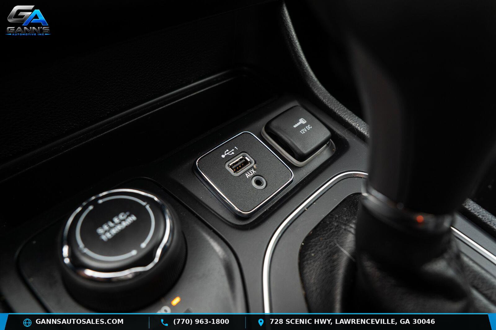 Used 2019 Jeep Cherokee Latitude Plus w/ Comfort/Convenience Group AWD/4WD image 25
