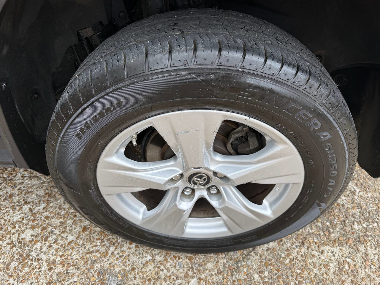 Used 2019 Toyota RAV4 XLE FWD image 20