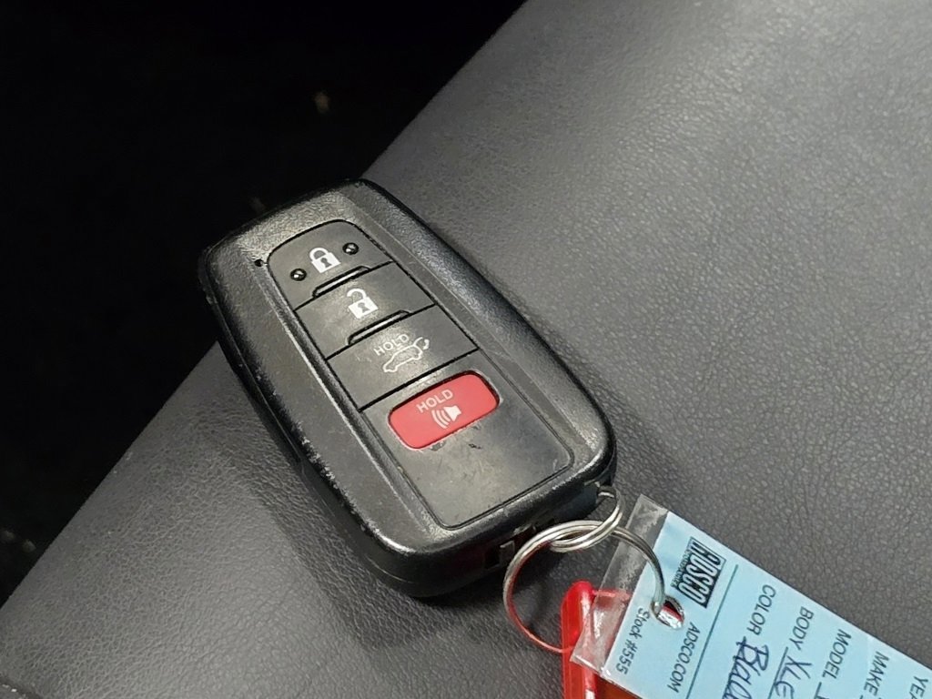 Used 2021 Toyota RAV4 XLE Premium image 33