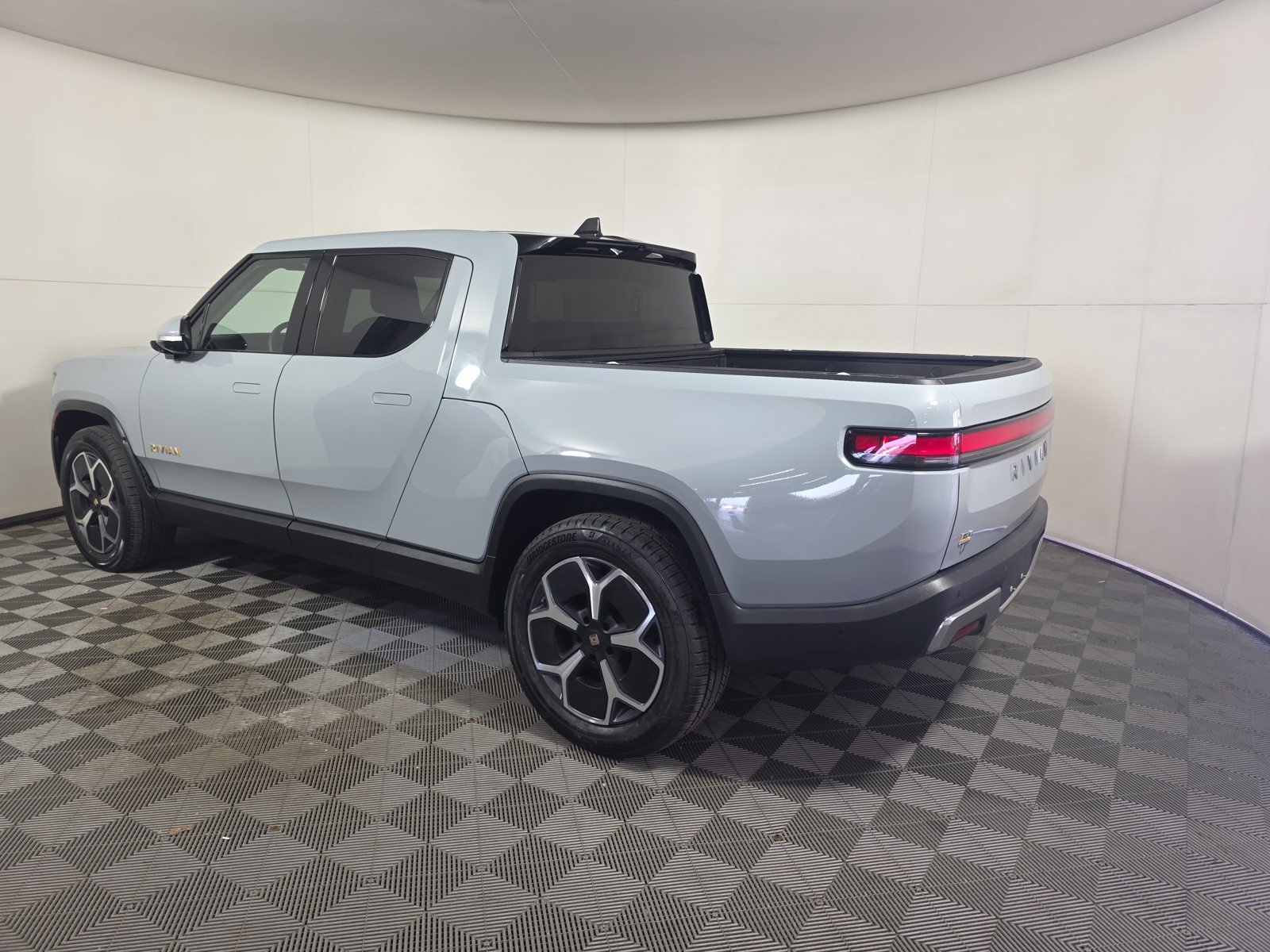 Used 2023 Rivian R1T Launch Edition AWD/4WD image 3