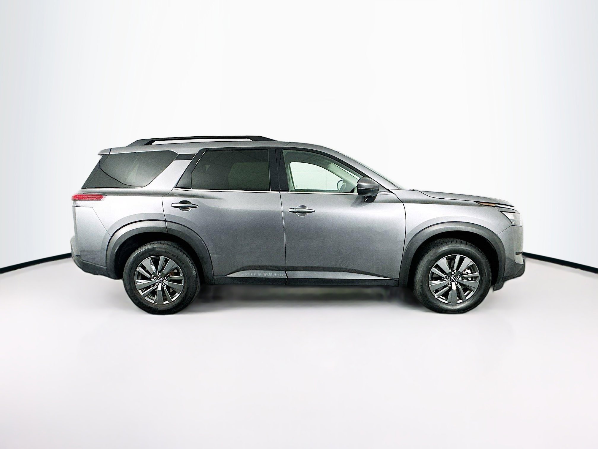 Used 2024 Nissan Pathfinder SV image 10