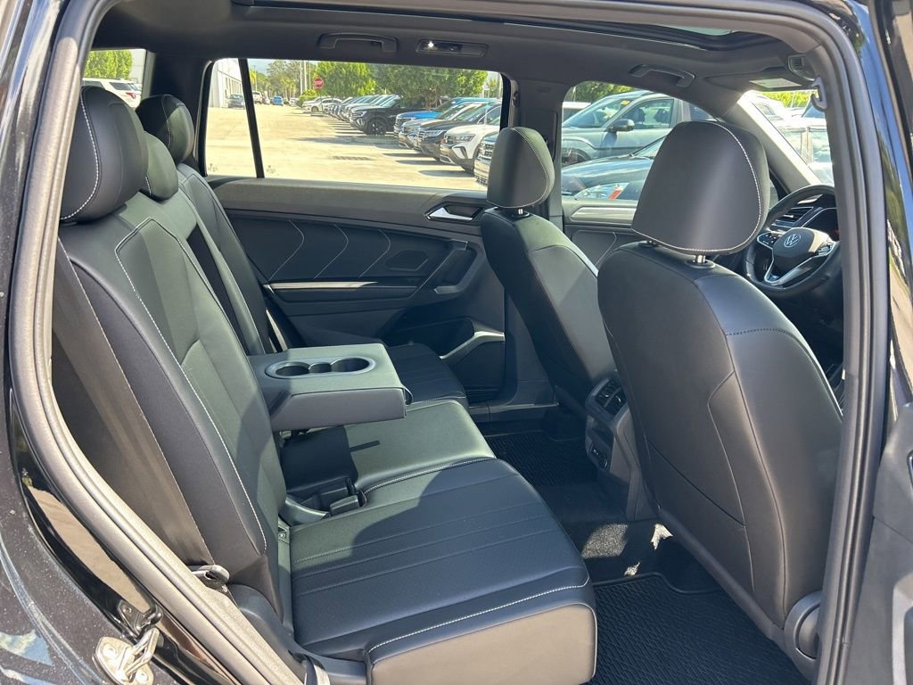 Certified 2024 Volkswagen Tiguan SE R-Line image 39
