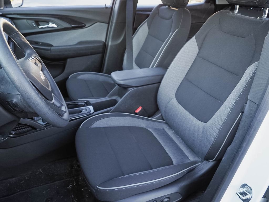 Used 2023 Chevrolet TrailBlazer LT w/ LPO, Blackout Package FWD image 8